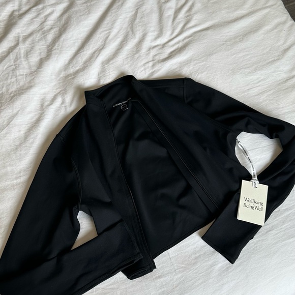 Revolve black active wear jacket - Picture 2 of 3